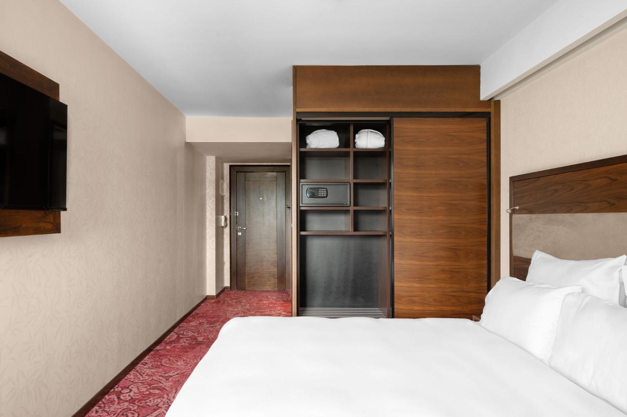 Movenpick Hotel Сараево Экстерьер фото