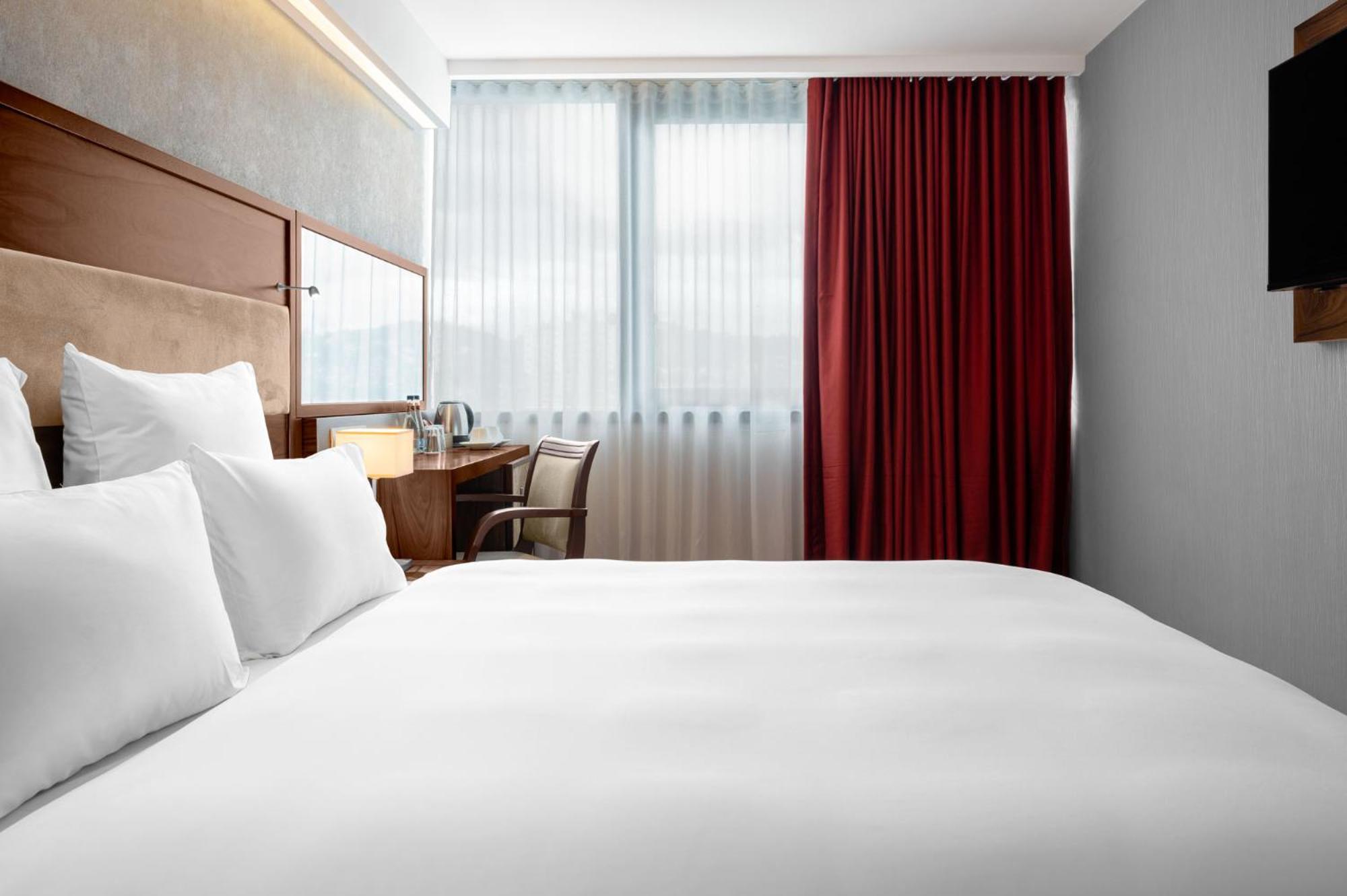 Movenpick Hotel Сараево Экстерьер фото
