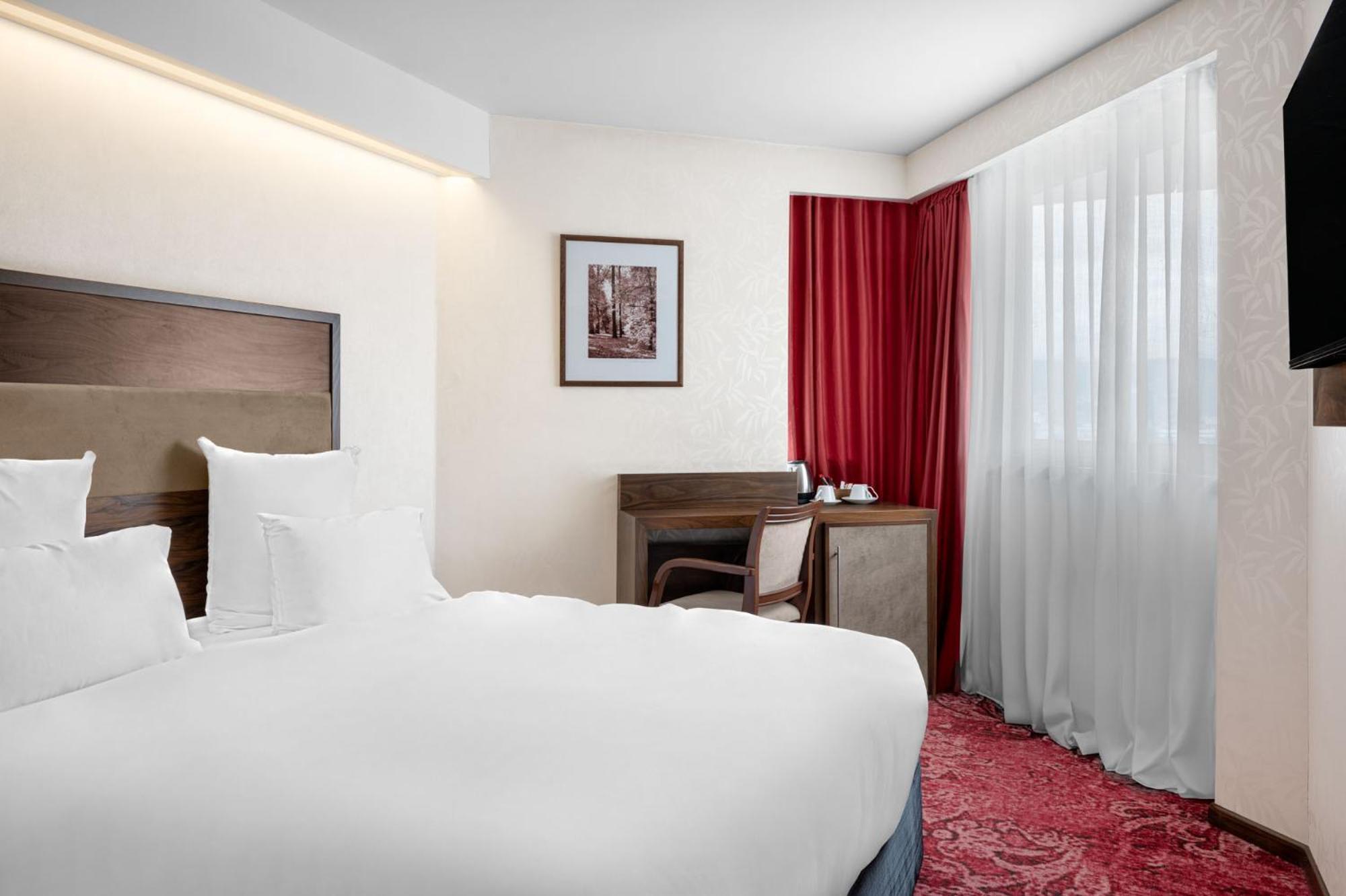 Movenpick Hotel Сараево Экстерьер фото